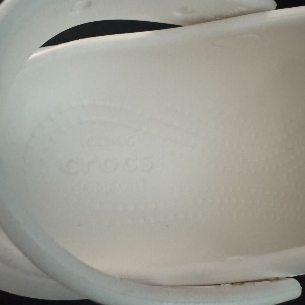 Crocs Classic Crush Clogs In White, Size M8 W10 WORN ONCE - Picture 9 of 10
